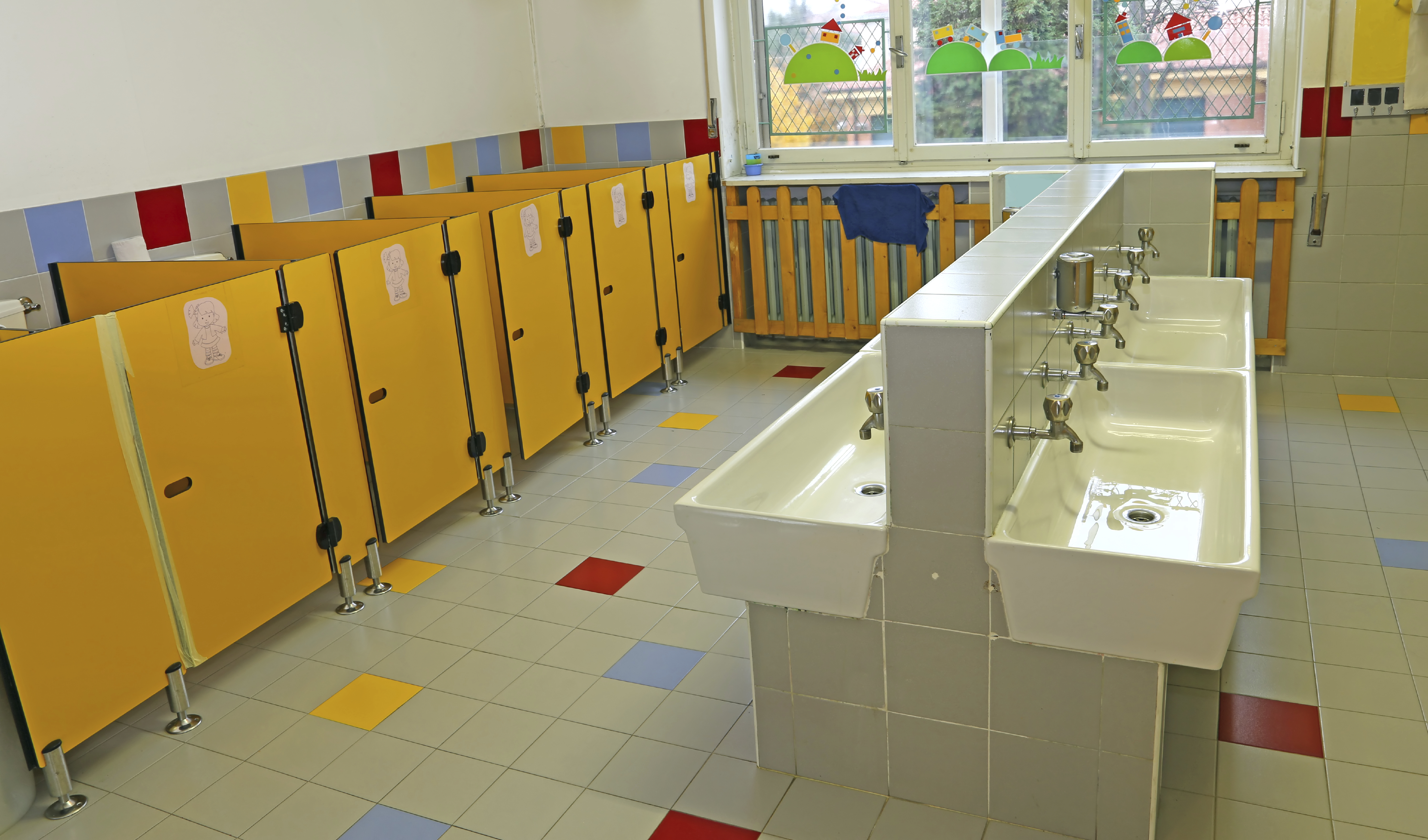 large bathroom of a nursery with white sinks, but without children